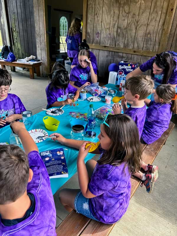 CampEva_Kids-at-table